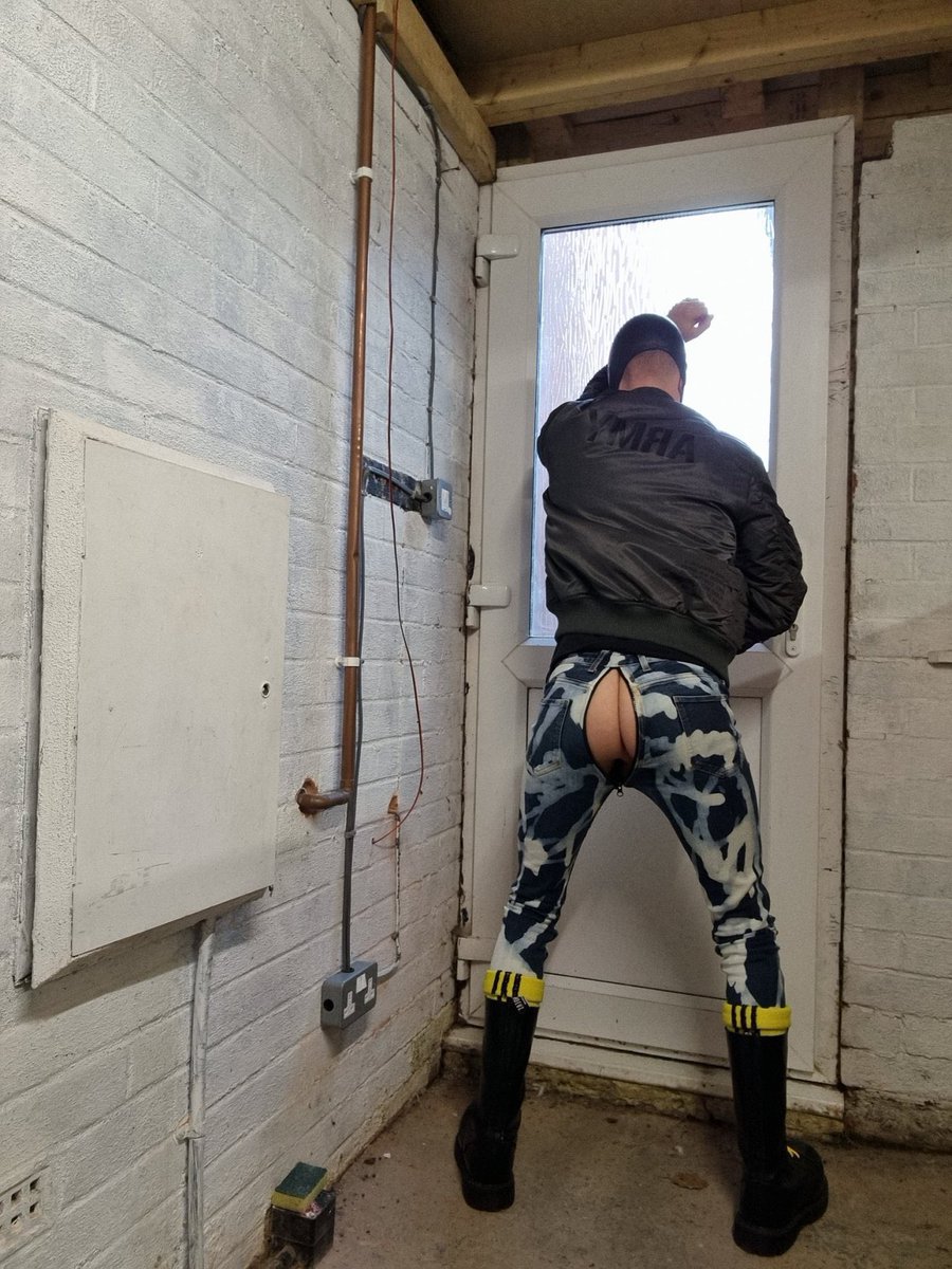 SkinKink tweet media