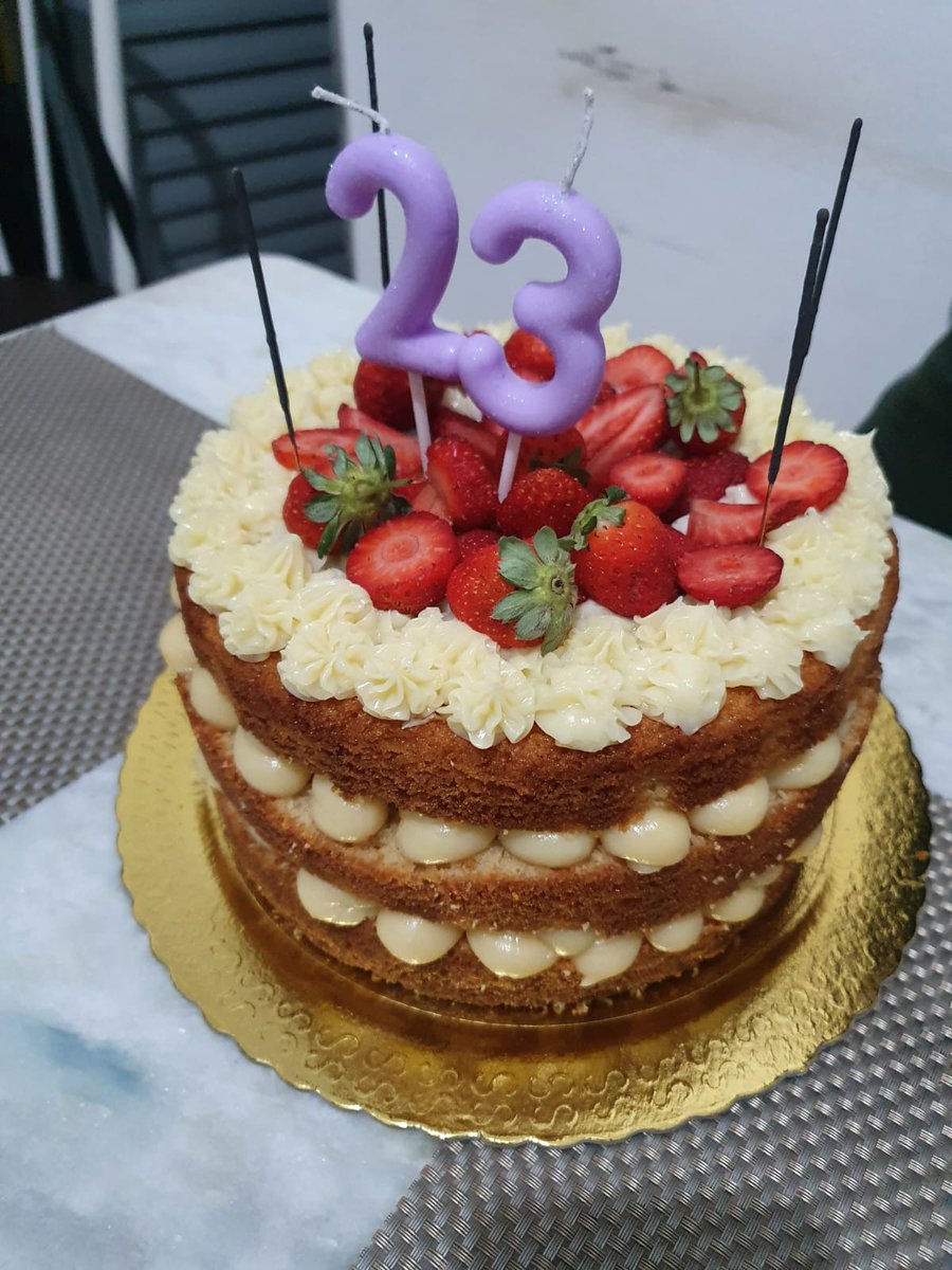 O bolo que fiz pro aniversário da minha amada, entreguei naked mama #DragBoxNaCozinha