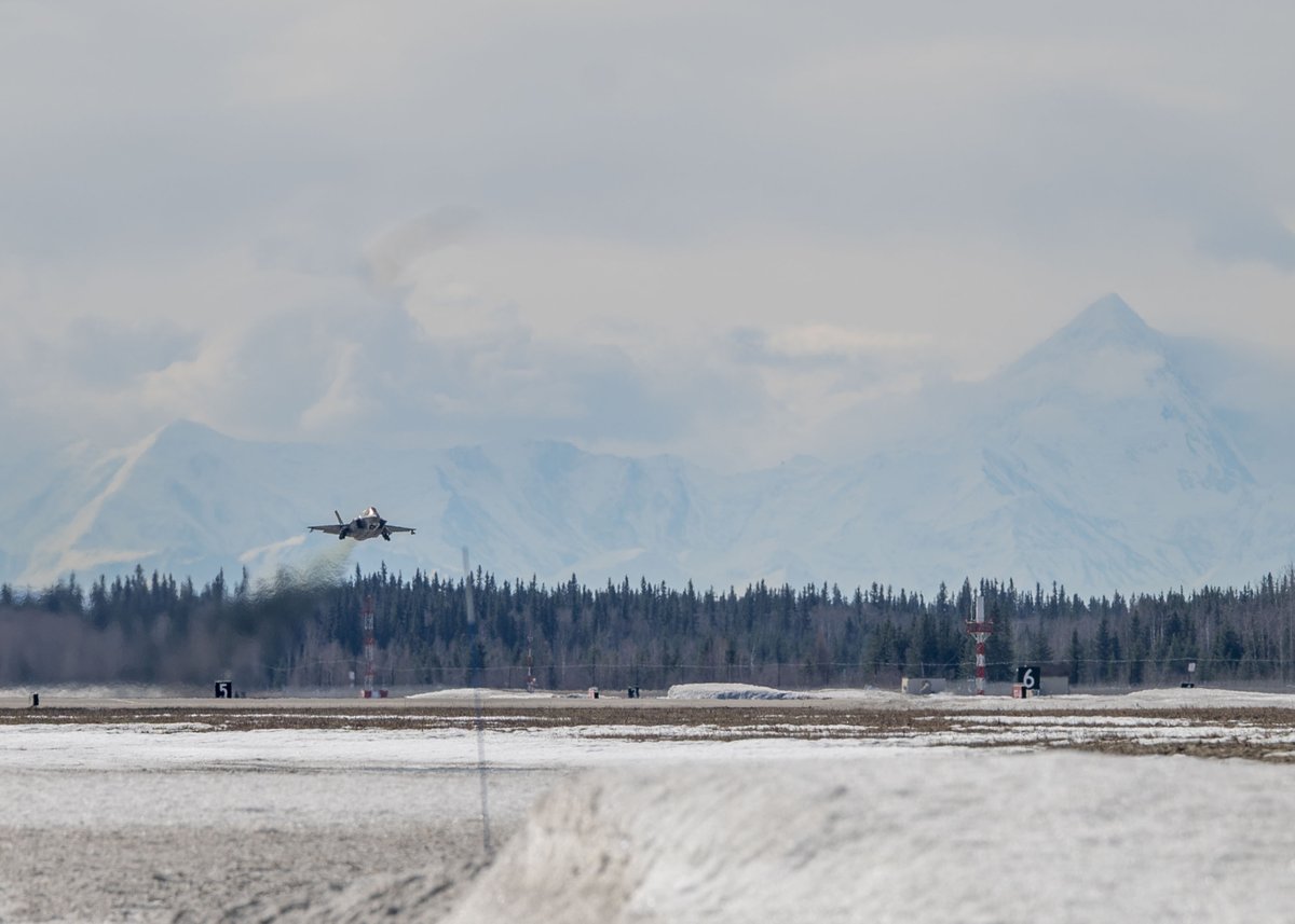 EielsonAirForce's tweet photo. Did someone forecast a storm because we got some Lightning in action during Red Flag-Alaska โก
Joint Force participation allows for the combination of training and exchanging tactics, techniques, and procedures.
#RFA26 #FreeandOpenIndoPacific #ReadyAF #RedFlagAlaska https://t.co/SzePXfZqjF