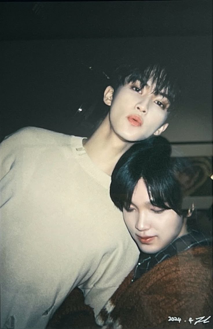 markhyuck thinker tweet media