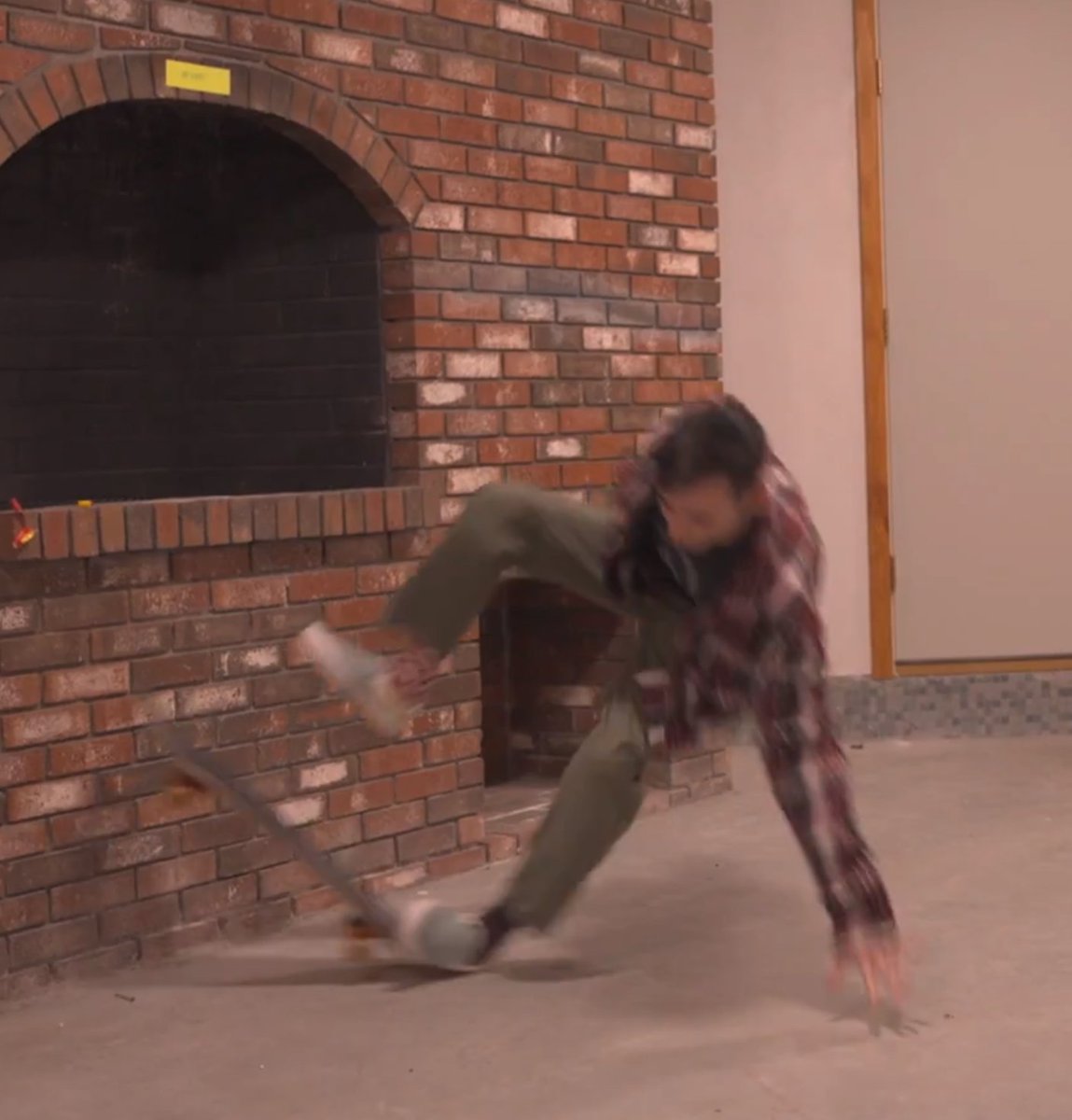 BagofSchmidt's tweet photo. The Season 3 episodes are pretty good but there is a lack of behind the scenes stuff I was expecting. Would have loved to see what happened to Ted after he eliminated or what they told Mizzy in the basement #fishtanklive https://t.co/EN9bXgACPZ