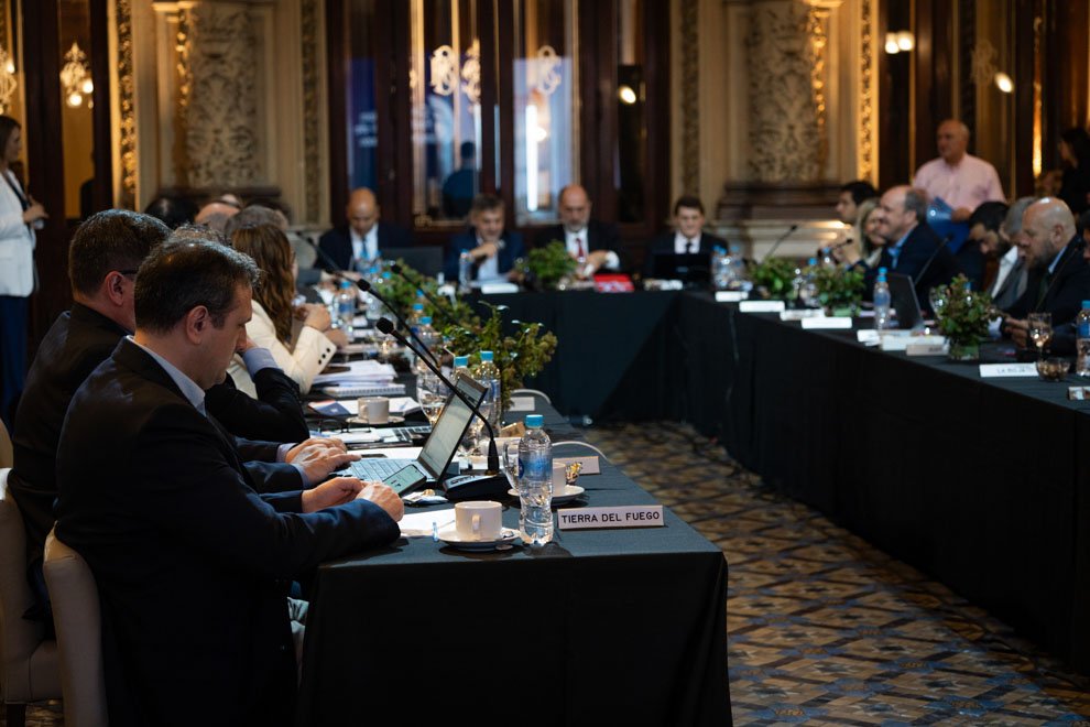 gobdecordoba's tweet image. 📈 #Córdoba fue sede de un nuevo encuentro de la #ComisiónFederalDeImpuestos.

💼 La jornada contó con la participación de ministros de #Economía y autoridades de las 24 provincias y tuvo como objetivo fortalecer un federalismo que se traduzca en herramientas concretas de gestión