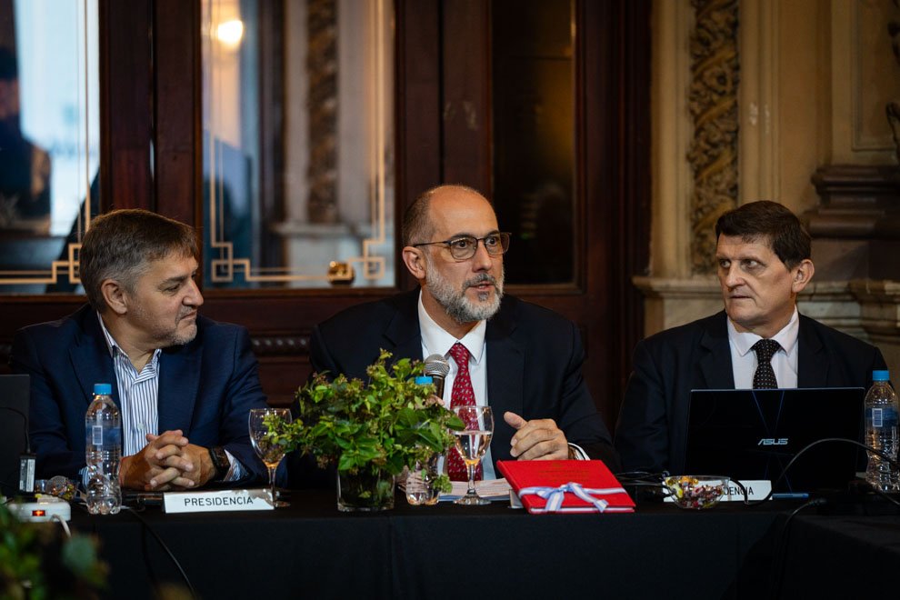 gobdecordoba's tweet image. 📈 #Córdoba fue sede de un nuevo encuentro de la #ComisiónFederalDeImpuestos.

💼 La jornada contó con la participación de ministros de #Economía y autoridades de las 24 provincias y tuvo como objetivo fortalecer un federalismo que se traduzca en herramientas concretas de gestión