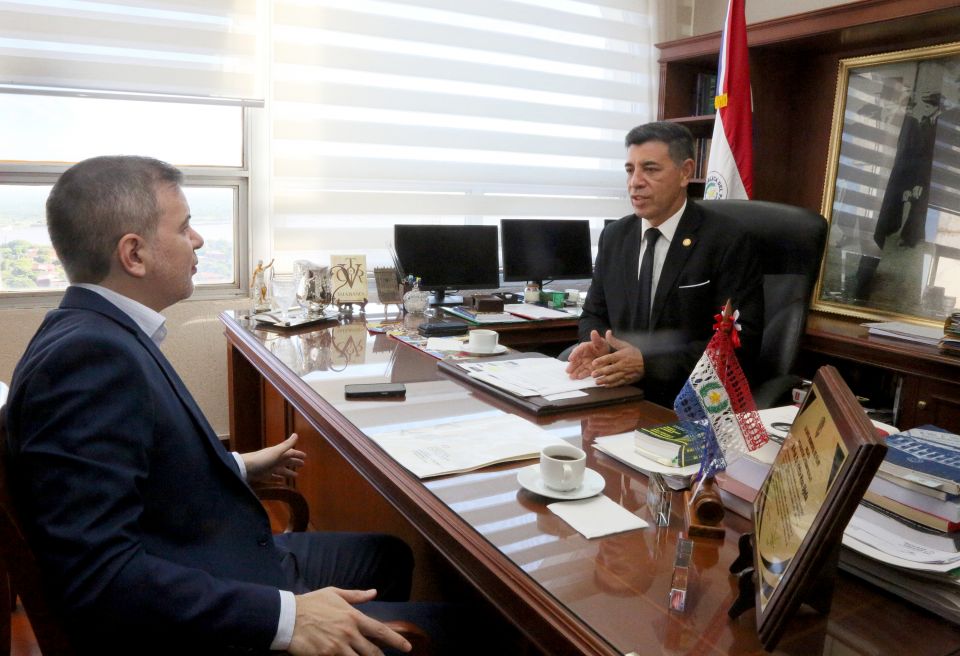 observapy's tweet photo. 🎙️#ElObservadorEnABCCardinal | 🟩Dr. Víctor Ríos , ministro de la Corte. Examen de competencias básicas para otorgar matrícula a abogados📻

🟩Según el ministro, los datos de la ANEAES refuerzan la necesidad de tomar examen de competencia para otorgar matrícula a los abogados. "Tenemos nuevos argumentos y el contexto es diferente y creo que podemos terminar aprobando una buena acordada para proteger a los ciudadanos"

🟩 Sintonizanos hasta las 21 por La Más Potente del País 
@ABCCardinal , también en Youtube a través de https://t.co/Obsu665ooQ