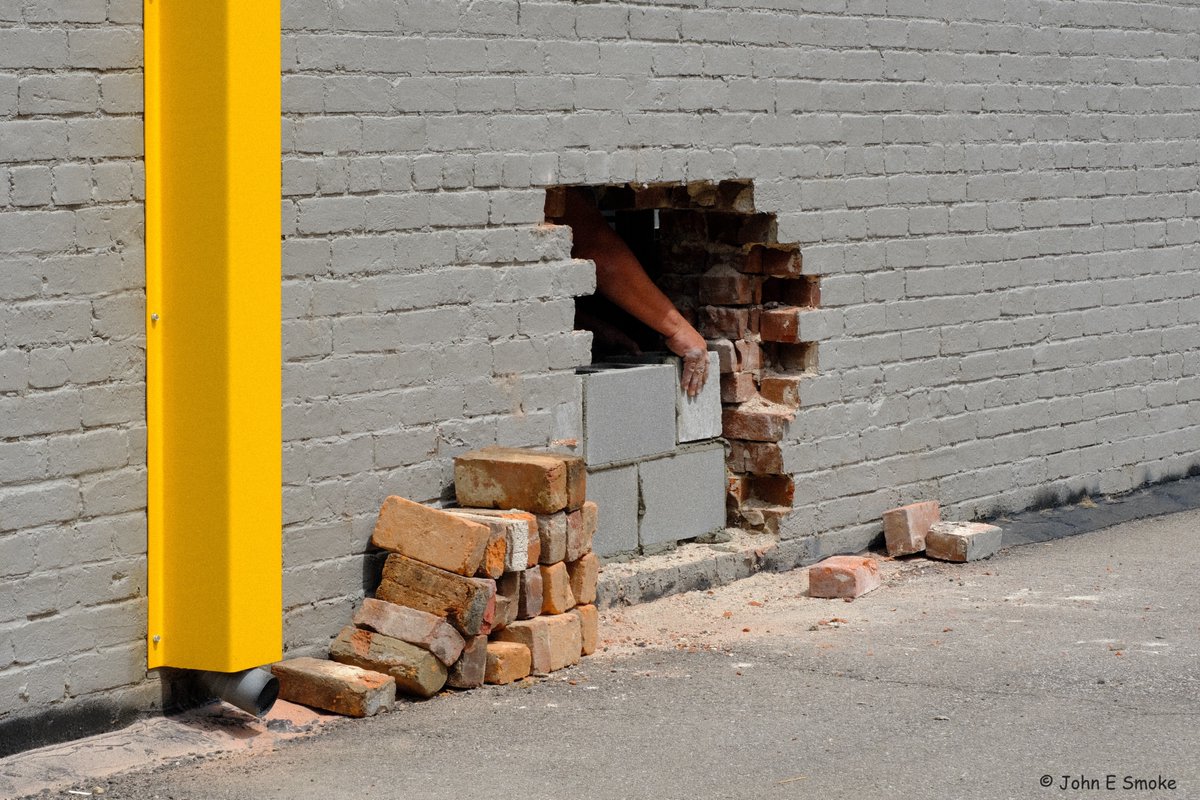 JohneeeSmoke's tweet image. #bricks