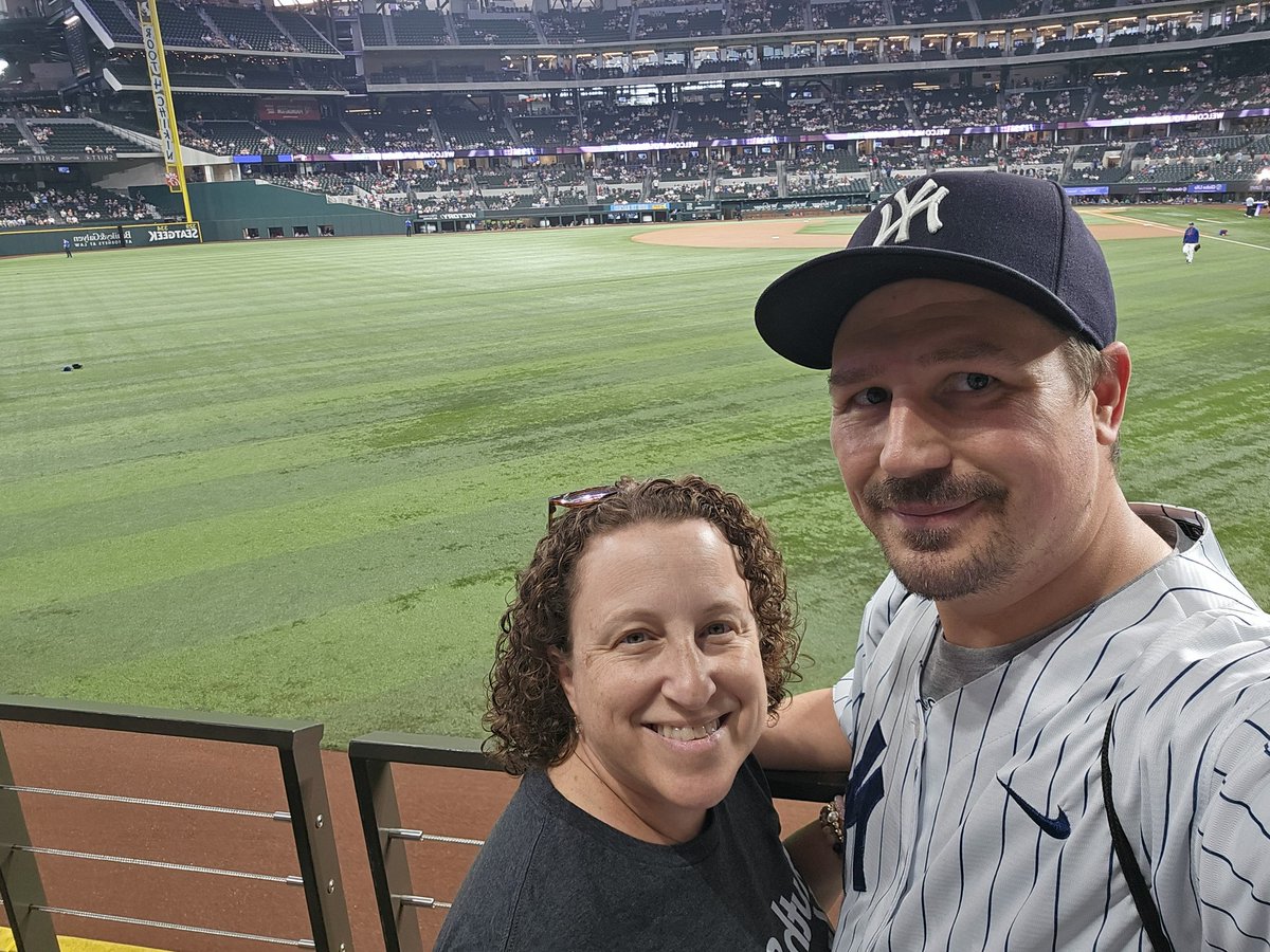 crippler2302's tweet photo. #globelifeoftheparty
Leys go Yankees https://t.co/ov4fDGfsHZ