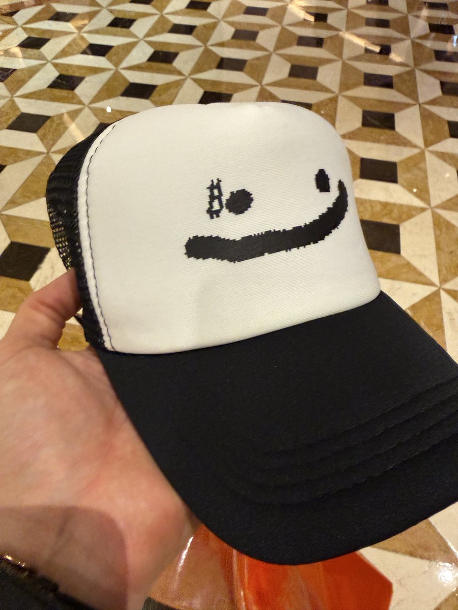 I met <a href="/Hillshills/">Hills 💜🌎☮️🐾</a> and she gave me a goodie bag haven’t had time to look through. But I peeked in and saw this.  🔥🔥🔥🔥🔥
Been wanting a puppet hat for a long long time.  Thought they were just prototypes.  

Thank you so much Jill❤️❤️
<a href="/BitcoinMagazine/">Bitcoin Magazine</a>