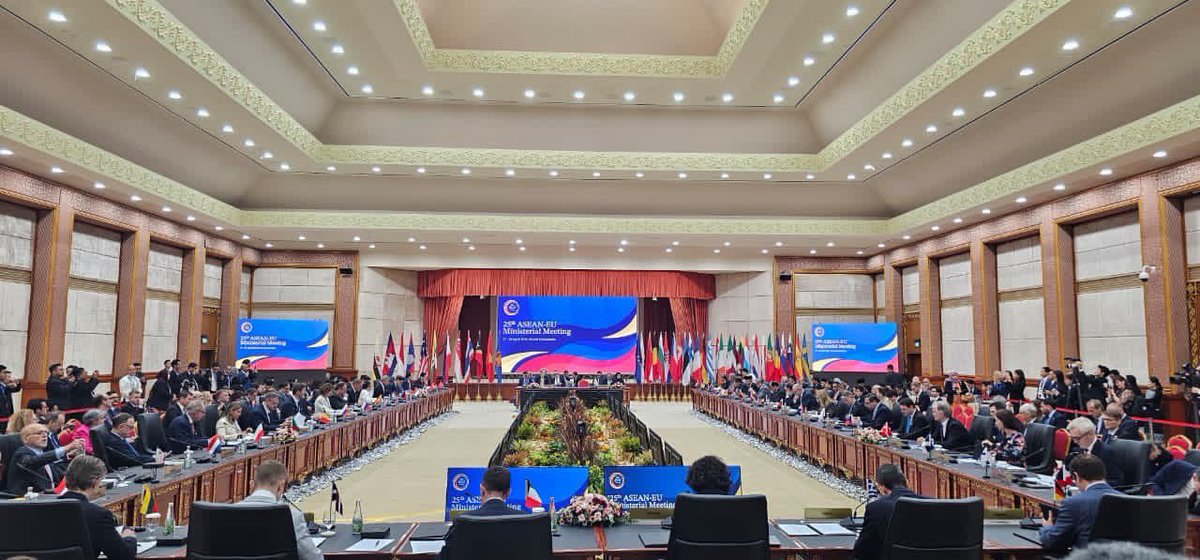 MZEZ_RS's tweet image. Na 25. ministrskem srečanju je ministrica @tfajon poudarila pomen #EU–@ASEAN partnerstva:

»V 🌍, zaznamovanem z negotovostjo &amp;amp; konflikti, zaupanje ni več samoumevno. Treba ga je nenehno graditi. 

Upam, da bomo iz Bruneja odšli s še večjo odgovornostjo, da skupaj ostanemo