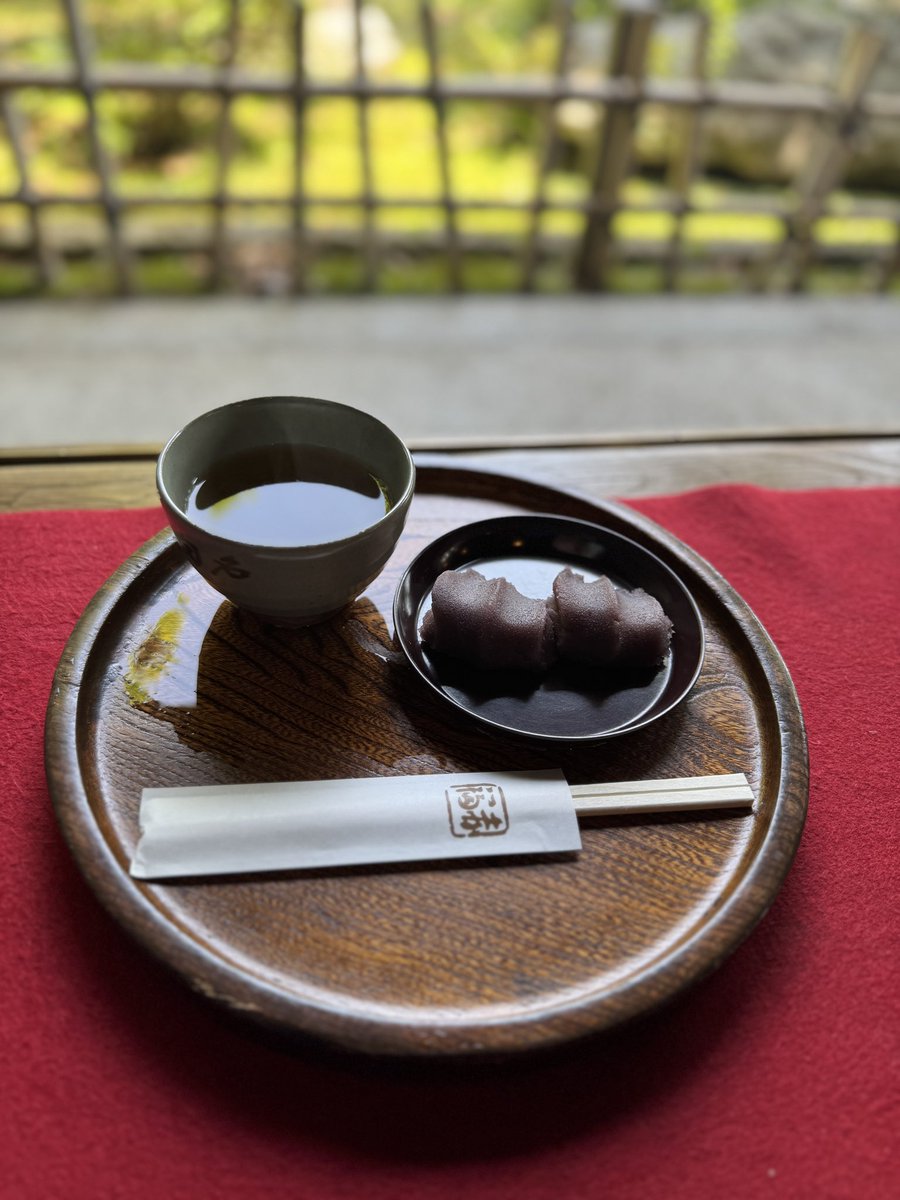 olds250's tweet photo. 念願の伊勢神宮⛩️

頭悪いから赤福食べた5分後に手こね寿司頼んじゃって、お腹パンパン！
せっかく来たんだから食べるのは義務！！！

伊勢神宮の内宮はバイク駐車できて、お抹茶や能楽も無料で至れり尽くせり！
お賽銭もっと入れとけば良かったかな？ https://t.co/i45qyD8rGc
