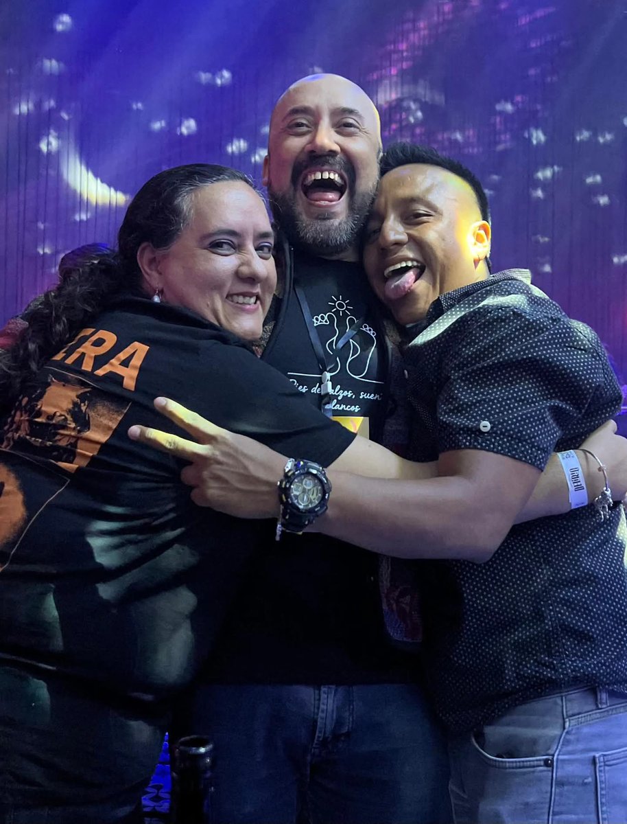 RaulCastanaza's tweet image. Así le gusta a uno que lo quieran je je Que bien la paso con amig@s #lunes #mentalidadcorrecta #crecer #guatemala 💯❤️📸🙏