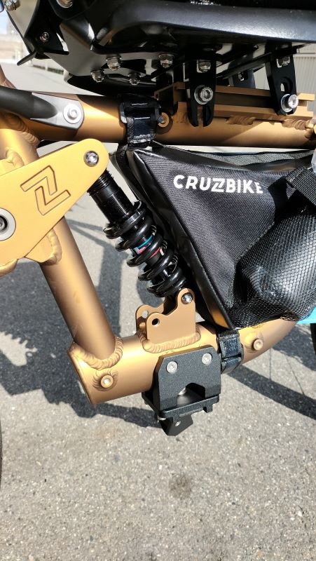 HCWORKS1974's tweet image. Cruzbikeの新製品　A4Xをお客様からのご注文で組み立てました。
650ｘ47Bの大径＆ワイドタイヤ
しっかりとした純正スタンド付属
高剛性なフレーム
リアラック、シート下ラック（写真では未装着）併用で大容量の荷物を積載可

#リカンベント
#cruzbike
#recumbent
#前輪駆動