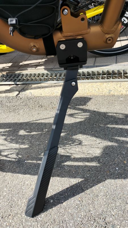 HCWORKS1974's tweet image. Cruzbikeの新製品　A4Xをお客様からのご注文で組み立てました。
650ｘ47Bの大径＆ワイドタイヤ
しっかりとした純正スタンド付属
高剛性なフレーム
リアラック、シート下ラック（写真では未装着）併用で大容量の荷物を積載可

#リカンベント
#cruzbike
#recumbent
#前輪駆動
