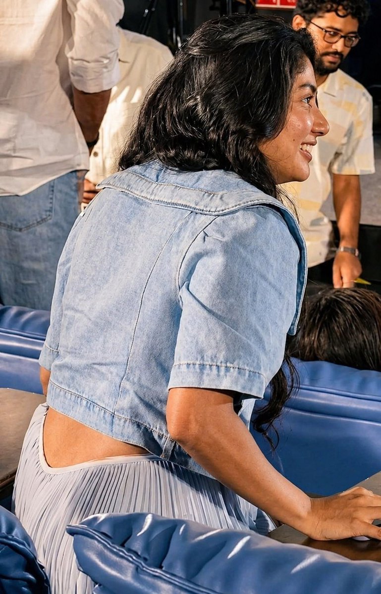 UhdHunter's tweet image. #saipallavi view😍