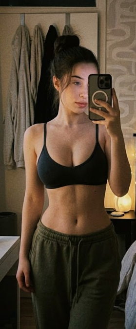 ArianaScoff tweet media