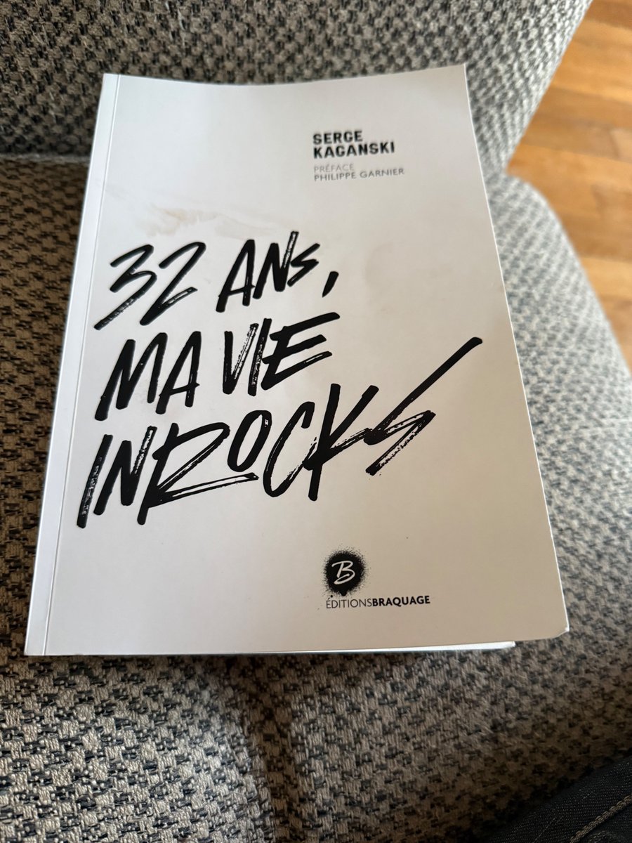 guybirenbaum's tweet photo. Je vous conseille ce touchant livre de Serge Kaganski aux @EdBraquage. Il s'agit de son histoire intime du journal qu'il contribua à fonder, @lesinrocks. Une traversée très personnelle qui nous conduit de ses origines aux origines du journal. Sans la moindre frime, une des meilleures plumes du journal raconte le ciné, la musique, les livres, les rencontres et se raconte aussi. À lire. Vraiment ! Et bravo à @R_Lejeune qui continue son chemin d'éditeur indépendant avec un courage qui force le respect.