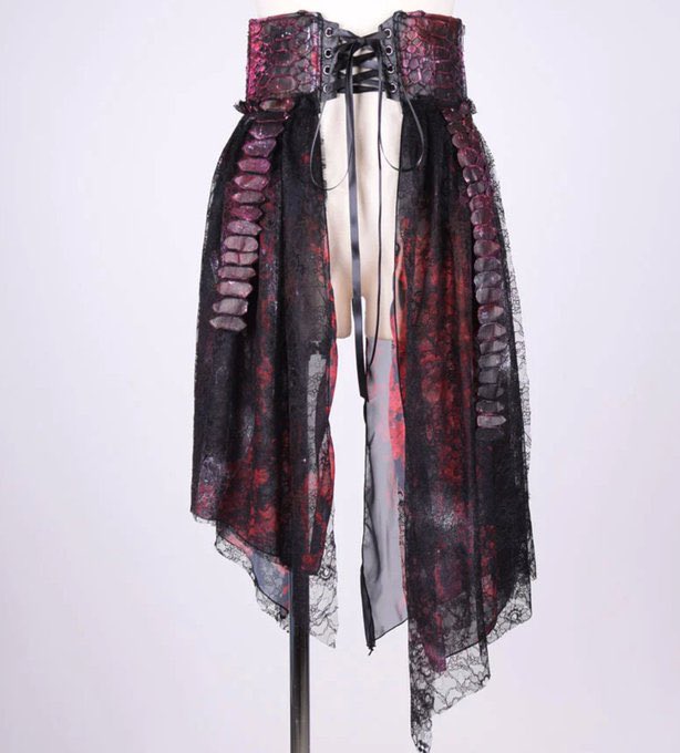 hnaoto_official's tweet image. 【Dragon Scale Devil Blood Rose Corset 】

悪魔のような血に染まった触手が伸びる鮮烈な血の薔薇のコルセット 。
特殊な素材ドラゴンレザーとゴシックなレース、鮮烈な血の薔薇シフォン素材を垂らしたデザイン。 

shop.hnaoto.com/search?q=Corse…

#gothic #gothicfashion #hNAOTO  
#ゴシック