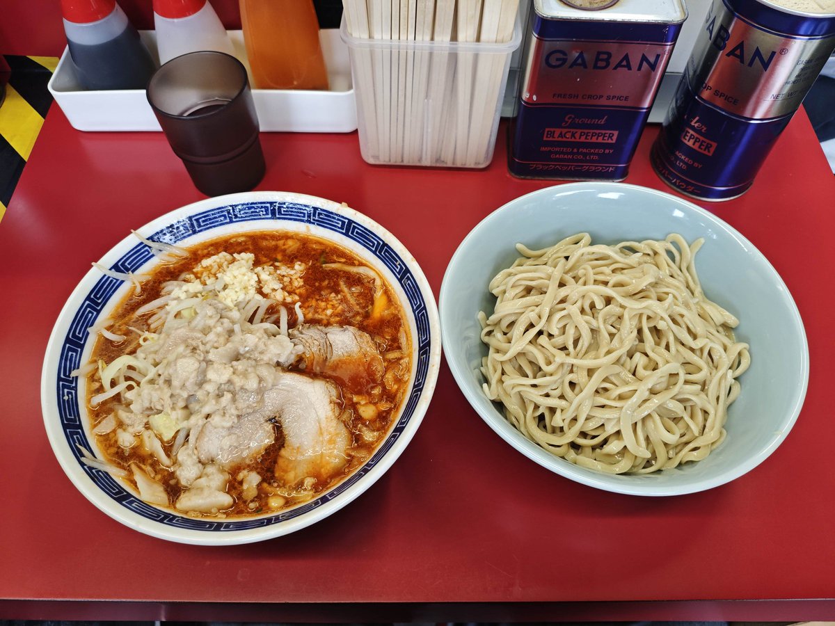 waseimaru's tweet photo. 中山二郎
トマトつけ麺美味すぎ〜 https://t.co/KagsTSA6nz