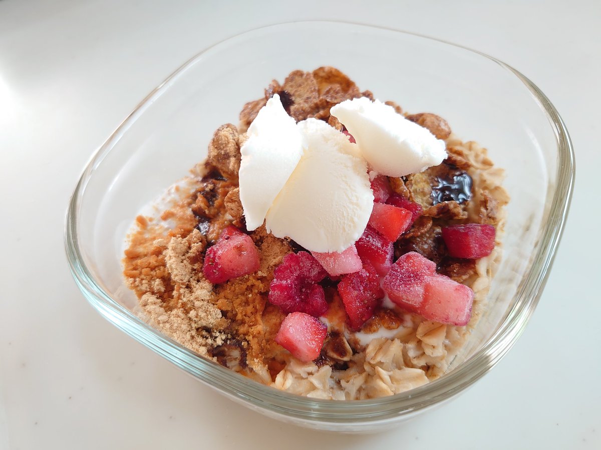 uehi518770's tweet image. 昼食はオートミールを
食べる事にしてるんだけど
どーやって美味しく食べるか
思案中〜😅
#オートミール 40g
#昼食
#LaunchTime
