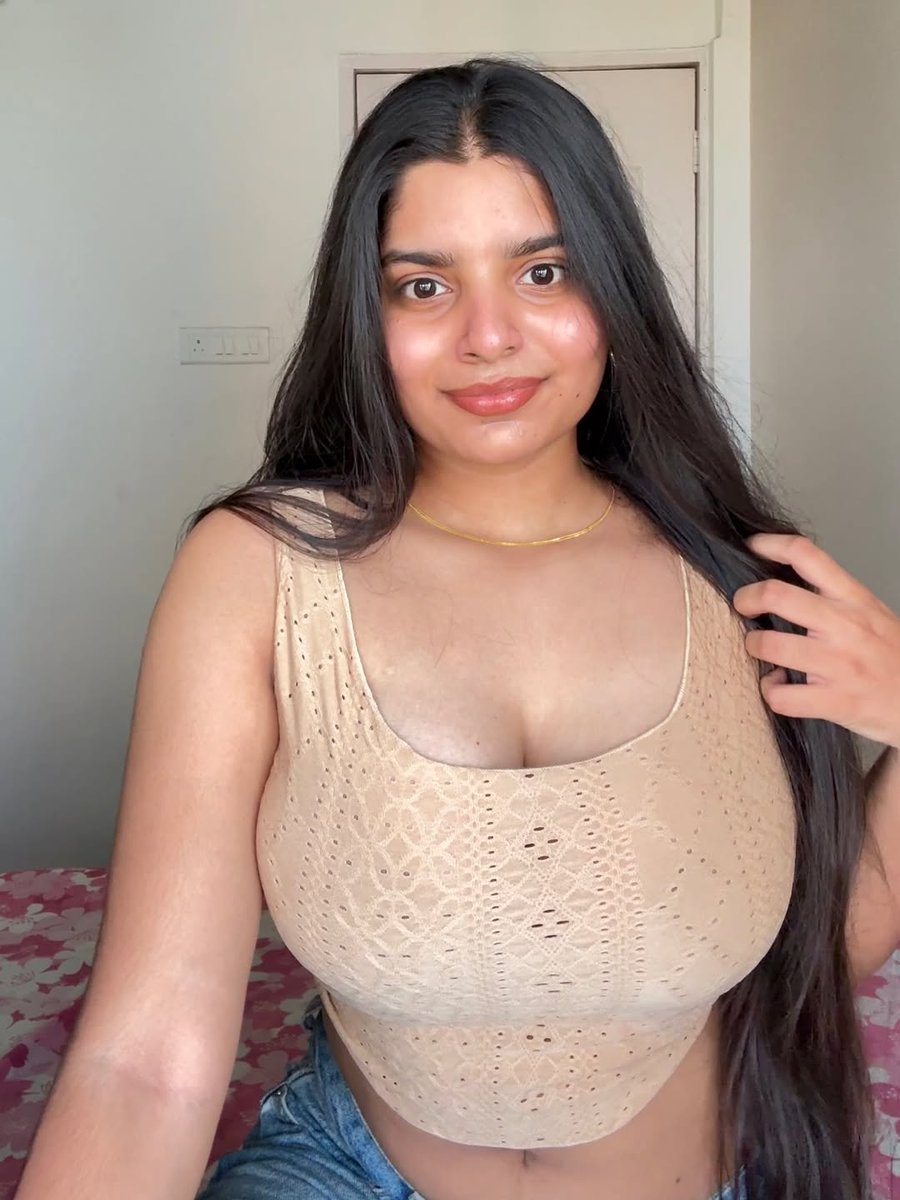 Anushka 🍁 tweet media