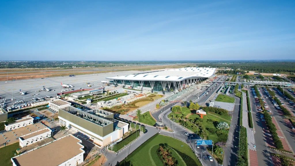 aairajairport's tweet image. 🇮🇳 भारत ने ✈️ ट्रांजिट कनेक्टिविटी को मजबूत करने के लिए दिल्ली, मुंबई, बेंगलुरु और राजकोट को अंतरराष्ट्रीय हब-एंड-स्पोक ट्रांसफर प्वाइंट के रूप में चुना है।
अब घरेलू से अंतरराष्ट्रीय यात्राएं होंगी और भी आसान—विदेशी हब पर निर्भरता में कमी!
#Aviation #India #Connectivity