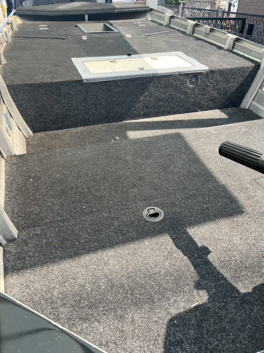 委託
クイントレックス　E13
マーキュリー　シープロ 25 ２スト
ブラスト　トレーラー
全体的に程度かなり良いです
13フィートの中でも屈指の広さです
¥70万にて販売