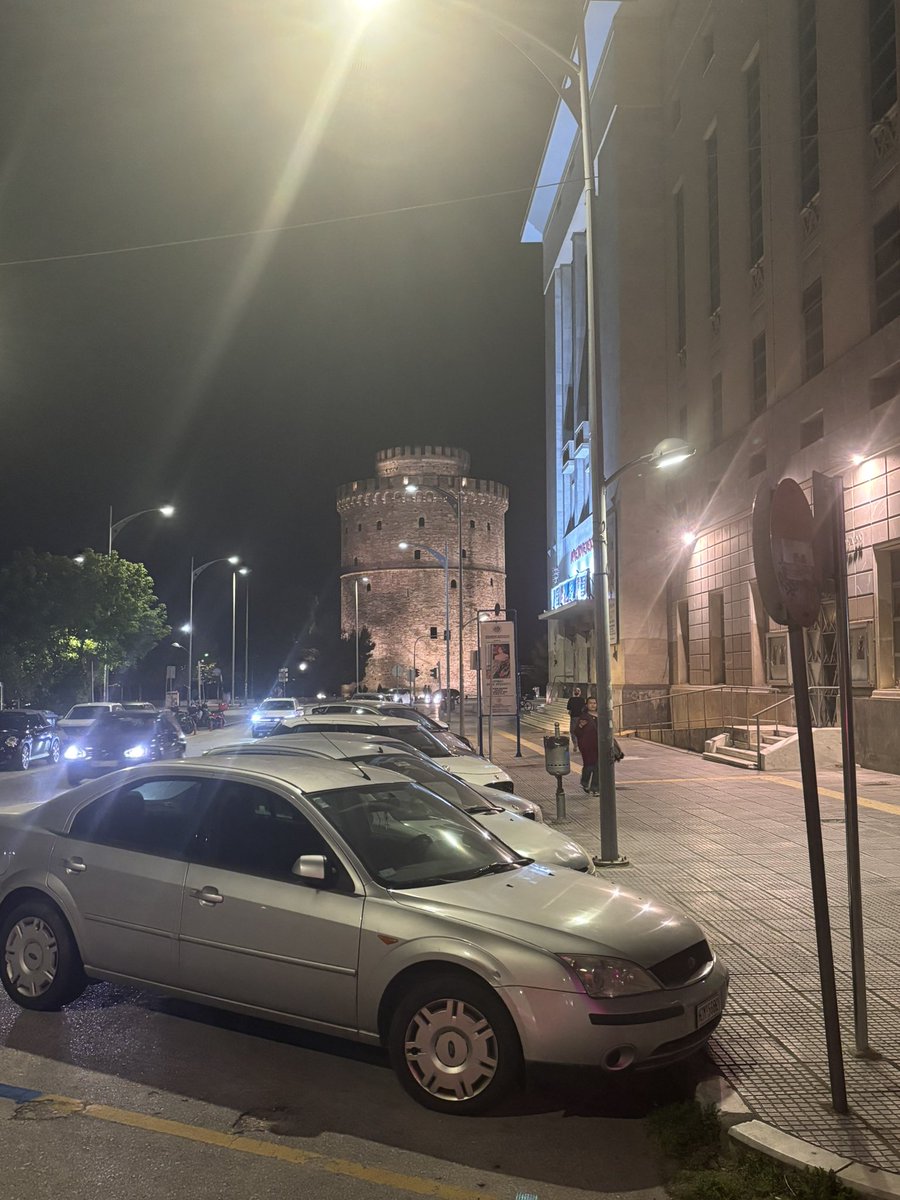 CTsamantanis's tweet photo. Ανάμεσα σε φως και ιστορία… καλό βράδυ από Θεσσαλονίκη.
#skg #nightlight #NightAndDay https://t.co/1YEJlsmbMj