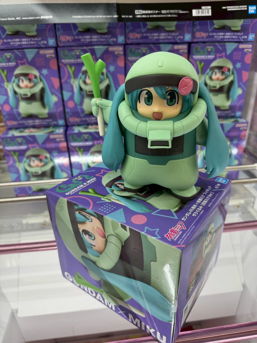 こちらも展開中でございます👐 ・「ガンダム45周年×初音ミクフィギュア
