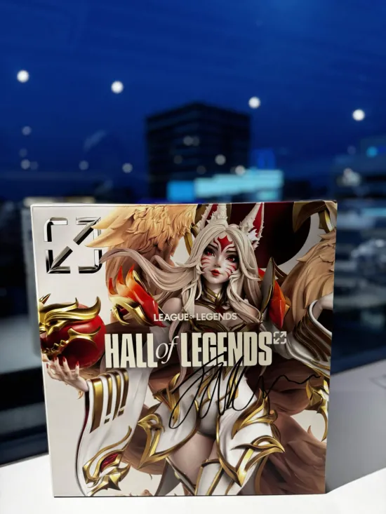 Challepa's tweet image. 📣お知らせ📣 
Riot Store Japan『League of Legends』のグッズ紹介！！

アーリやゾーイの再現度の高いフィギュア👍
もふもふのかわいいエルダードラゴンなどのぬいぐるみ💛
見たら欲しくなってしまうものばかり…😻

ぜひ店舗まで足を運んでチェックしてね🏃‍♂️🌬️
#LoL　#RiotStoreJapan