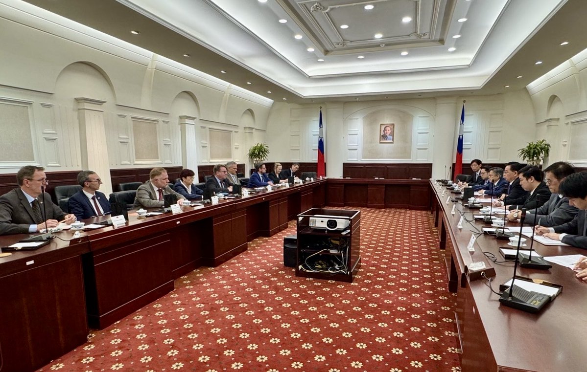 josephwutw's tweet image. My thanks to the #Bundestag delegation, led by Carsten Müller, for the visit. #Taiwan &amp;amp; #Germany are strong partners sharing the same democratic values. We’ll continue to work closely to protect our shared interests in peace &amp;amp; stability across the #TaiwanStrait.

🇹🇼🤝🇩🇪