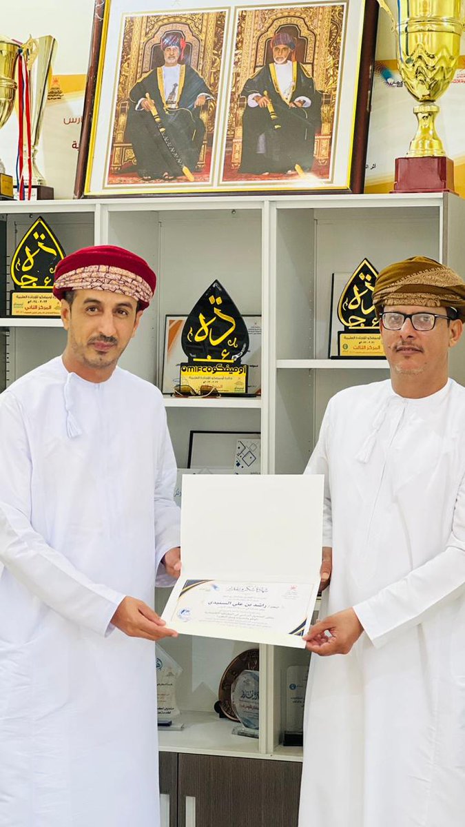 EduGovSsq5201's tweet photo. تكريم الاستاذ راشد علي السنيدي بمناسبة مشاركته في ملتقى التحصيل الدراسي في مادة الجغرافيا الاقتصادية : "الواقع والتحديات وسبل التطوير"  الذي أقيم في مدرسة الإمام عبدالملك ن حميد للتعليم الأساسي . https://t.co/60fflNO1MT