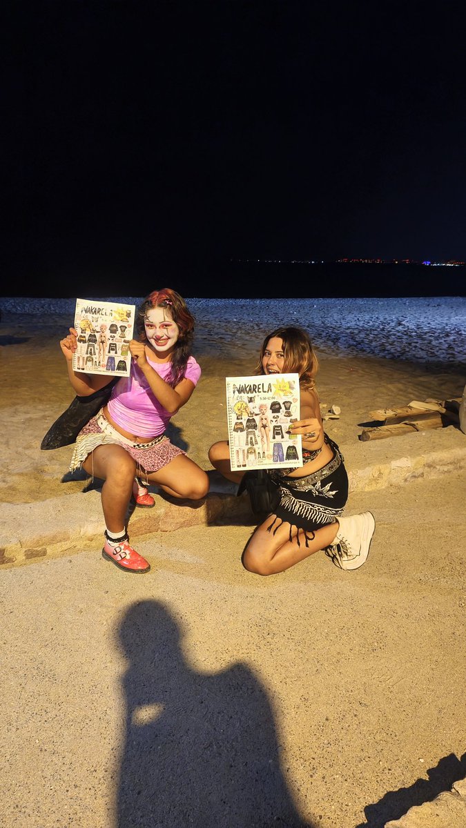 FatimaReyes98's tweet image. Se buscan personas con gran outfit y personalidad para modelar en una pasarela bien nakota 😜 #PuertoVallarta #Pv #pasarela #reciclaropa