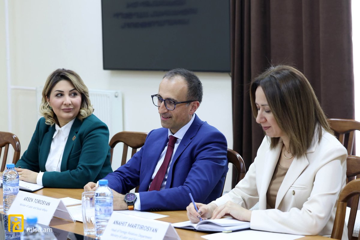 MLSA_Armenia's tweet photo. Minister @ArsTorosyan received @ifrc Under Secretary General Xavier Castellanos Mosquera. Discussions focused on social protection programs and reforms, future joint initiatives strengthening partnership through constructive dialogue and mutual trust. https://t.co/Ibpl1EkxuX