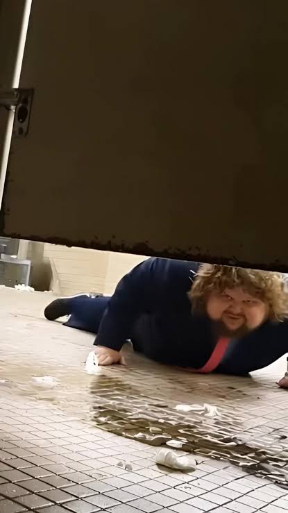 no̵̮͈̟̞͚͗̏b̶̢̭͈͖̥͓̹͈͉̔̋̎̽̑ͅo̸̞͉̿͛̐̓̌̑̒͆dy tweet media