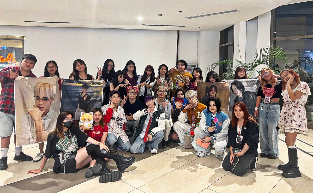 HouseOfWANs's tweet photo. The HOWs showing up with full love and support for @projectwanofc_ at #AceofHearts: JL’s 22nd Birthday Fan Gathering Event! ❤️♠️

#ProjectWAN #WeAreNext 
#TheHouseOfWANs
#AHOF #AHOF_JL 
#JAYppyLAWRENCEDay
#FanNightsAtAMManilaBay https://t.co/QtEL8wP4Zd