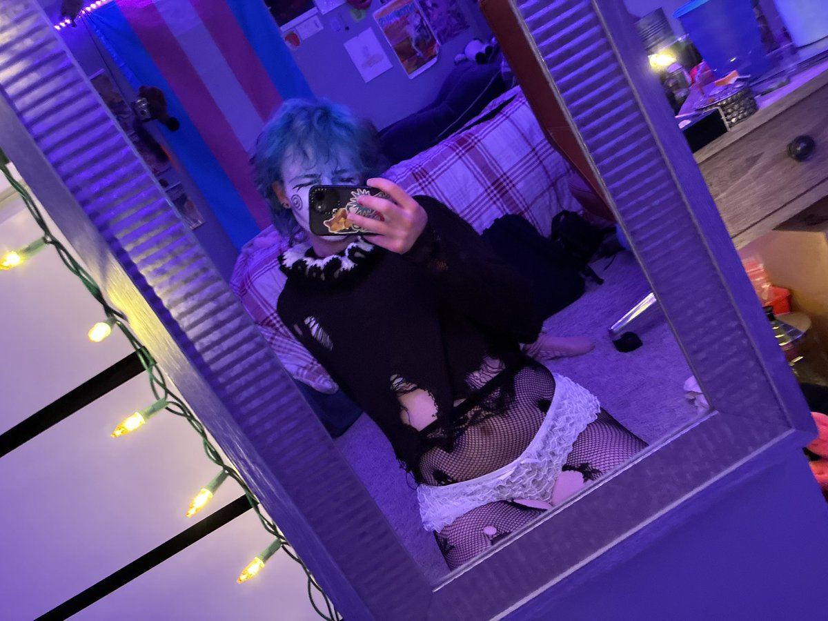 Angel tweet media