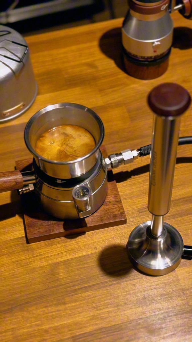 RUNNNNCoffee's tweet image. 夜に濃いエスプレッソ☕️ゆっくりいく、この時間🌙 #UPHOT #coffee #夜カフェ #エスプレッソマシン #espresso #espressomachine #コーヒー好き #コーヒー好きと繋がりたい #コーヒーのある暮らし #coffeevibes