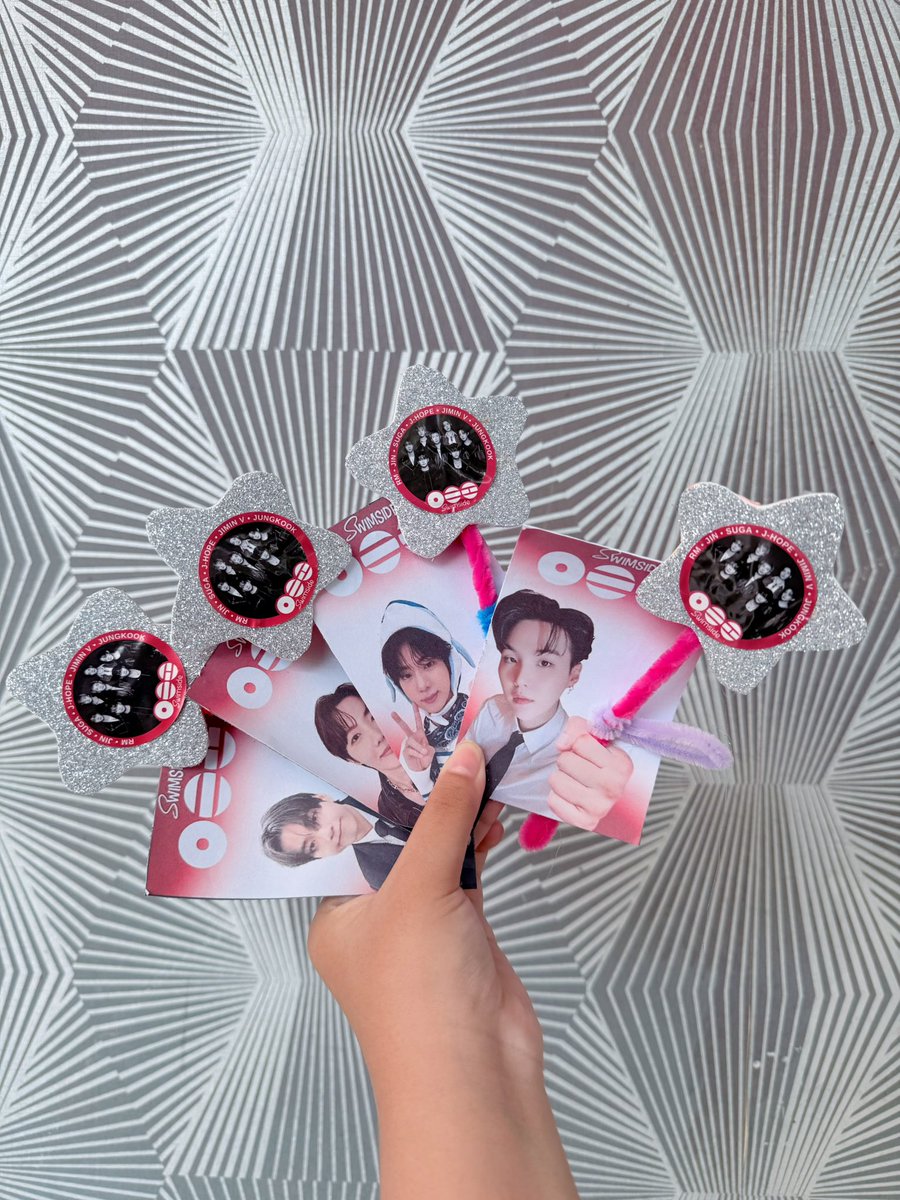 azzalele's tweet image. untuk teman2 yang mau nonton konser dan ingin membuat freebies diy lucu2, bisa bgt pakai jasaku membuat freebies gemas. rep twt ini atau dm aku #zonauang #freebies

- bebas request freebies apapun
- maks pemesanan h-1 minggu
- harga menyesuaikan kuantitas &amp;amp; freebies yg dibuat