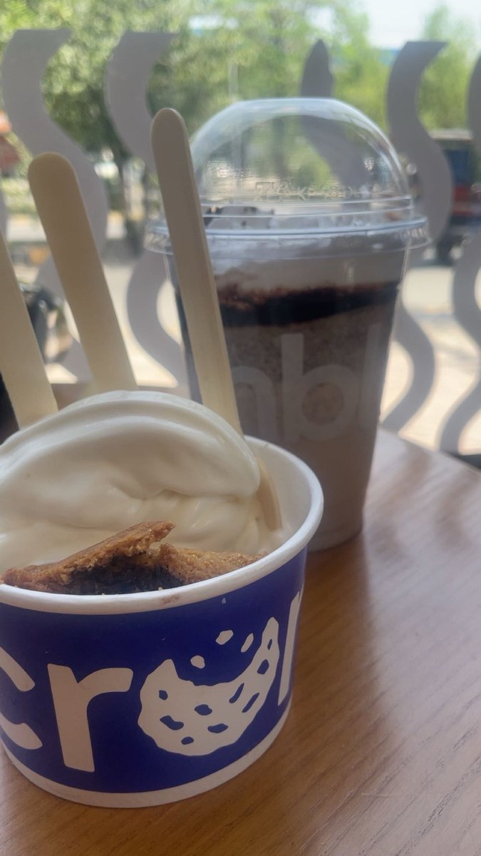 Pissoff_99's tweet image. Calories don’t count when it’s this scrumptious 🍪🧋.
#MondayMood #Crumble #CookieAndShake