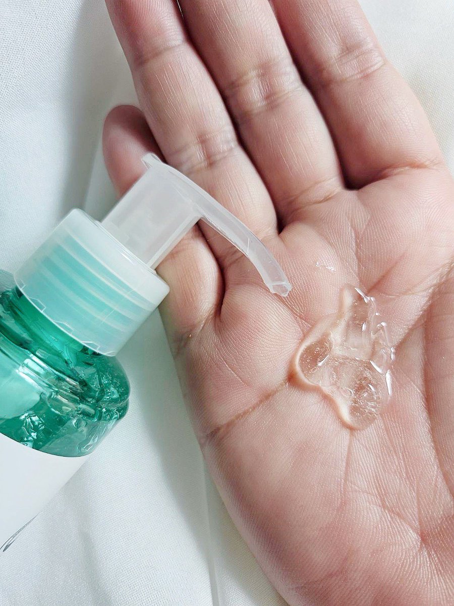 thisisoleang's tweet photo. กดเฟ้บบบบให้ตัวนี้เลยช่วงนี้ Acne X Cleansing Gel ของ SKINPRO Rx จากพรเกษมคลินิก🤍 เจลล้างหน้าที่คนผิวมันเป็นสิวง่าย ต้องเลิฟ เป็นเจลล้างหน้าสามัญที่มีติดบ้านตลอด อ่อนโยนมากๆล้างแล้วสะอาด แต่ไม่เอี๊ยด ไม่แห้ง���ึง หลังล้างรู้สึกว่าผิวชุ่มชื้นด้วย ช่วยลดความมันได้ดีมาก ช่วงสิวขึ้นคือรู้สึกว่าเค้าช่วยปลอบประโลมผิว ใช้แล้วไม่ระคายเคือง รู้สึกว่าสิวลดลงด้วยนะ