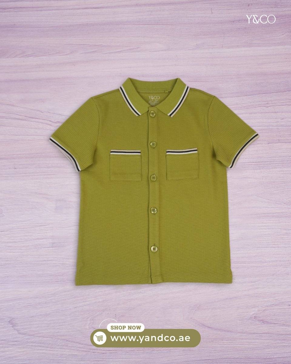yandco_official's tweet image. يأتي كل من قميص الوافل وقميص الوافل ذو الجيوب بنسيج ناعم الملمس مع تفاصيل مضلعة متباينة وأزرار جوز الهند لإضفاء لمسة أنيقة. يتميز أحدهما بتصميم بسيط وكلاسيكي، بينما يضيف الآخر جيوبًا أمامية عملية، وكلاهما بقصة مريحة لسهولة الارتداء.

#kidsstyle #springfashion  #yandco