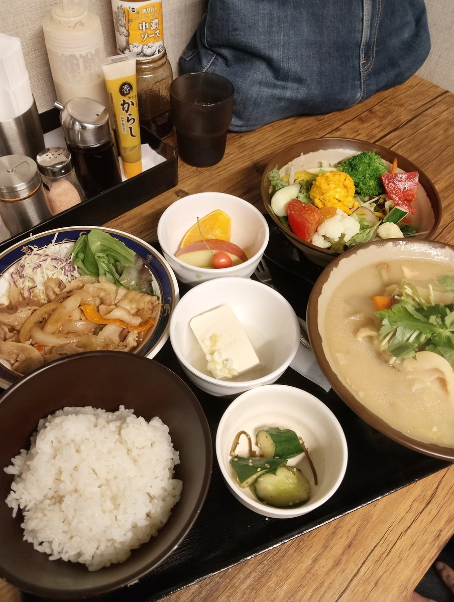 kiaoraepsom's tweet photo. とん汁丸二さん食べ納めしてきました。初めてカレー注文しました。もう悔いはありません。またどこかの街で営業してくれると嬉しいです。旗の台か長原あたりで👍 https://t.co/QWgfgc4obn
