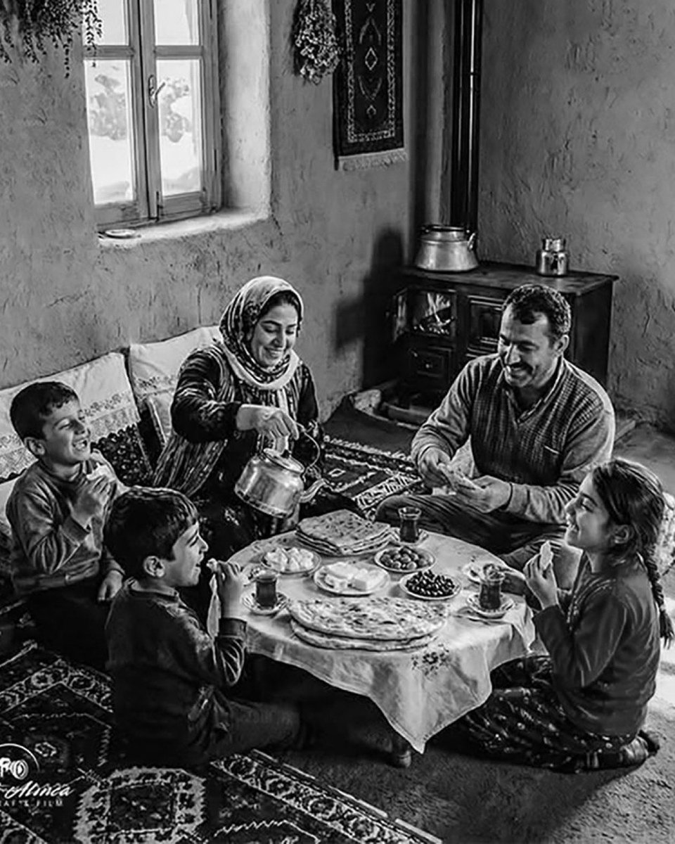 peertt2015's tweet photo. إن الله إذا أراد بأهل بيت خيرًا، 
أنبت الحب في قلوبهم على هيئة رحمات🤍 https://t.co/yBfz8CAH8M