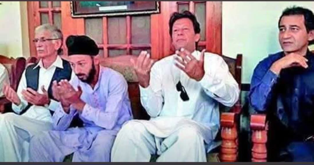 Irumchaudhary20's tweet photo. کچھ بھی ہںو عمران خان کے دور میں شغل بڑے لگتے رہے سکھوں کی فاتح خوانی پہلی دفعہ اسی دور میں دیکھنے کو ملی 😜🤣 https://t.co/HbaVdyZaPF