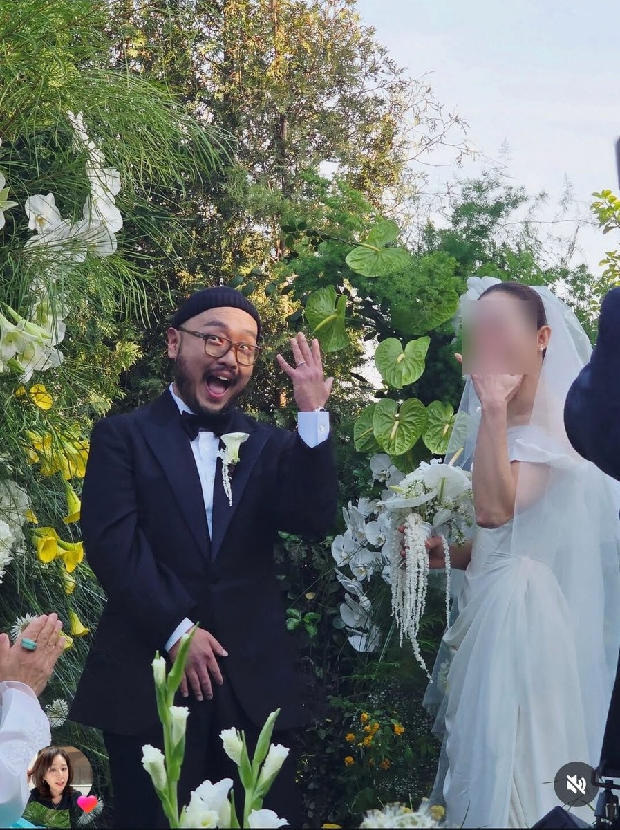 SBS_star's tweet image. “US Comedian Danny Cho Marries His Partner: "She's Someone Who Makes Me Want to Be a Better Man"
👉 Read full story here : sbsstar.net/article/N10085…

#dannycho #wedding #marriage #celeb #SBSStar #KEntertainmentNews
Follow @SBS_star for more updates!”