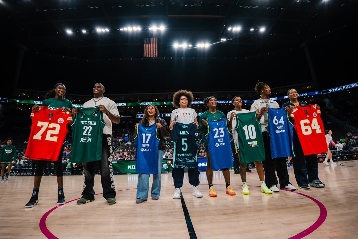 thekccurrent's tweet image. Elite jersey swap in KC 😮‍💨🔥

@nfl x @NWSL x @WNBA