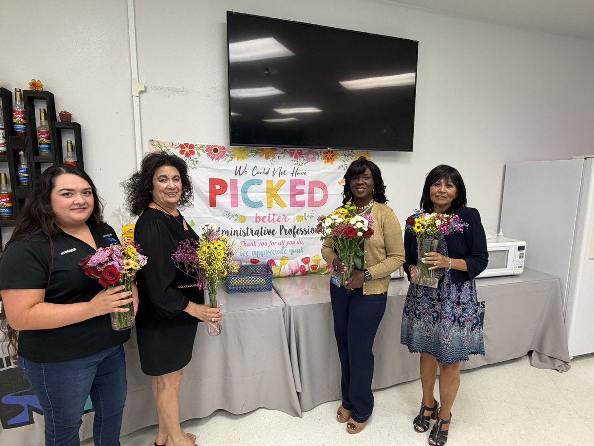 MECollege_HS's tweet photo. Last week we celebrated the real MVPs of our campus π-Our administrative professionals keep everything running, everyone supported, and every detail in placeβoften before anyone even asks. Weβre incredibly grateful for all you do! #FirstandBest #PhoenixFamily @missionechs https://t.co/K6fCW13Ppb