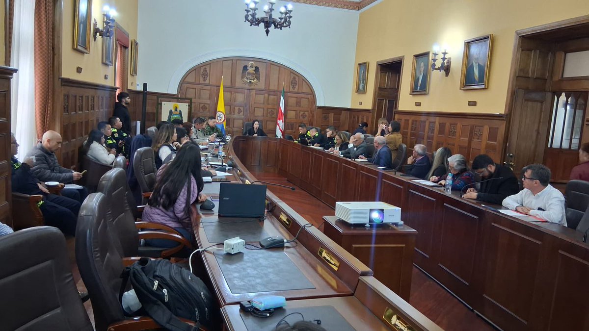 CNE_COLOMBIA's tweet photo. #CNEConLasRegiones| En #Tunja se reunió el Comité de Seguimiento Electoral, en donde las autoridades locales y departamentales articulan acciones para garantizar #LegitimidadYTransparencia en las elecciones presidenciales previstas para el 31 de mayo. https://t.co/OGnUnlQr5y