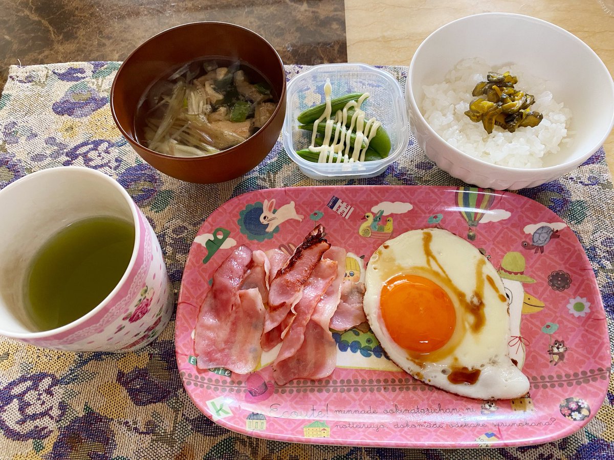 お休みの日はゆっくり朝食を作れるし、
いつもより少し🤏遅めに起きれるのが良き☺️部屋の掃除🧹してから英二の👜作るぞーーー！