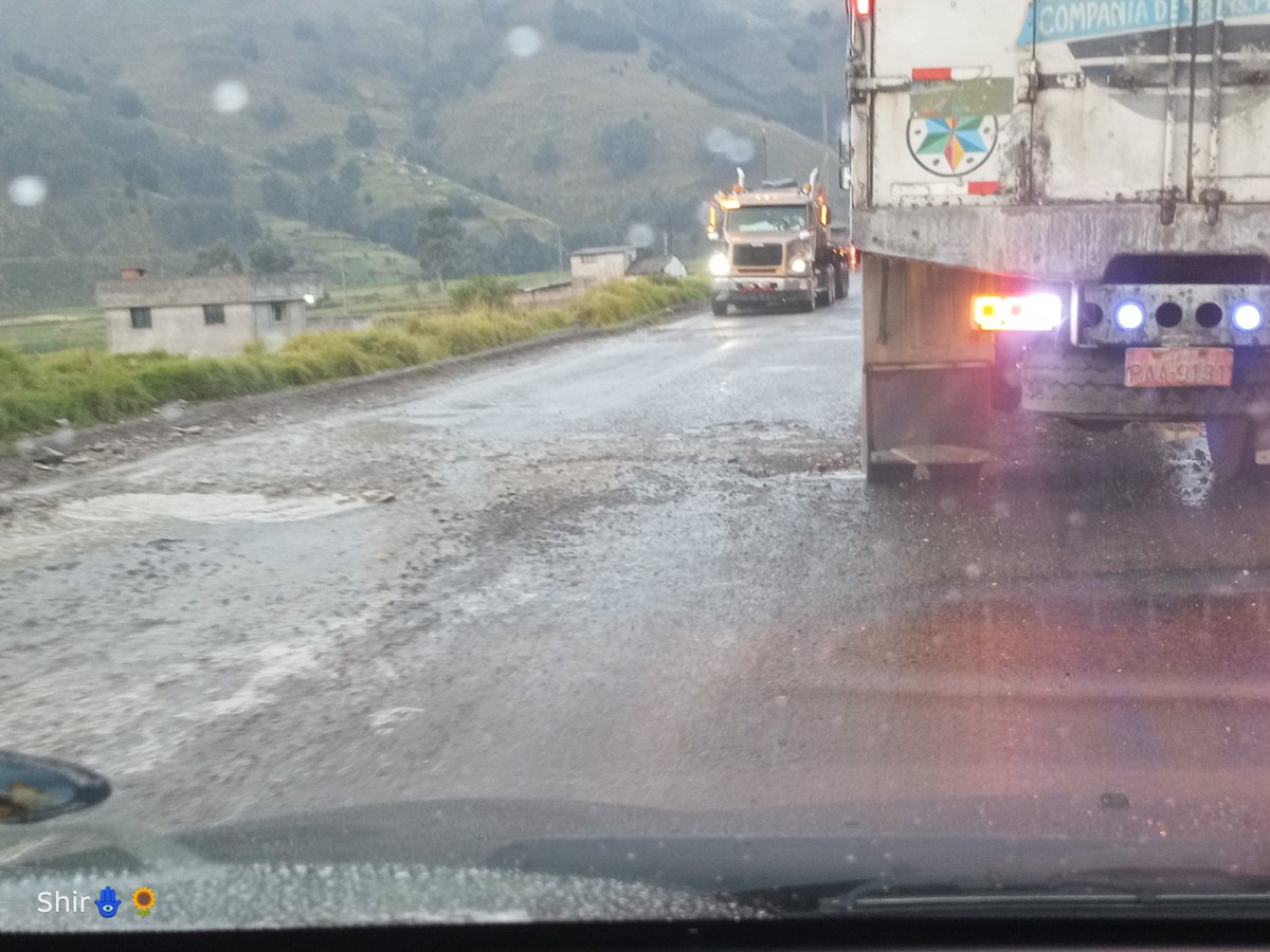 shirgrc's tweet photo. Este maltrato a los ciudadanos que debemos transitar, durante tantos años por la vía Calpi- San Juan, tomando en cuenta que está vía conecta con la provincia Bolívar y nos lleva al majestuoso Chimborazo, hasta cuando?? @GADPCHIMBORAZO @DiariodeRio @MIT_Ecuador @DanielNoboaOk https://t.co/KDdBYSm5BX
