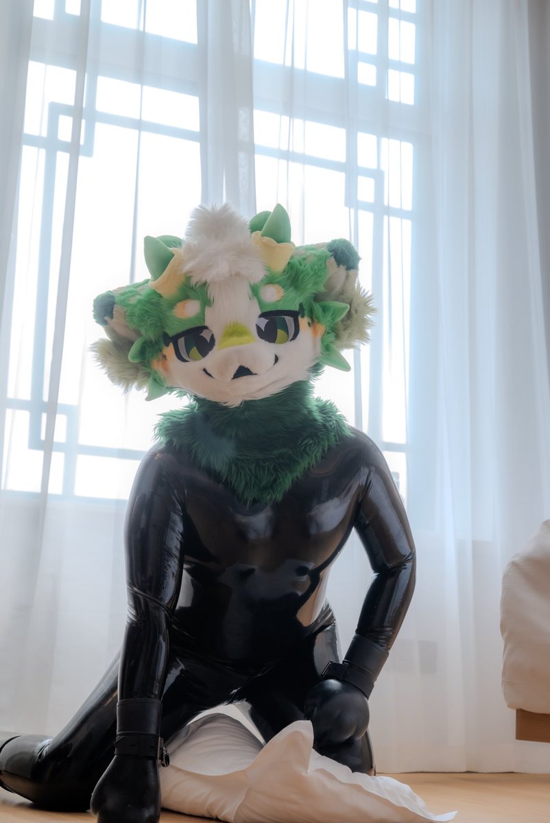 furkilleraaa's tweet photo. #LatexFur 
#Latex
#furry
有一种清晨的朦胧感 https://t.co/Pp5TcbOXg0